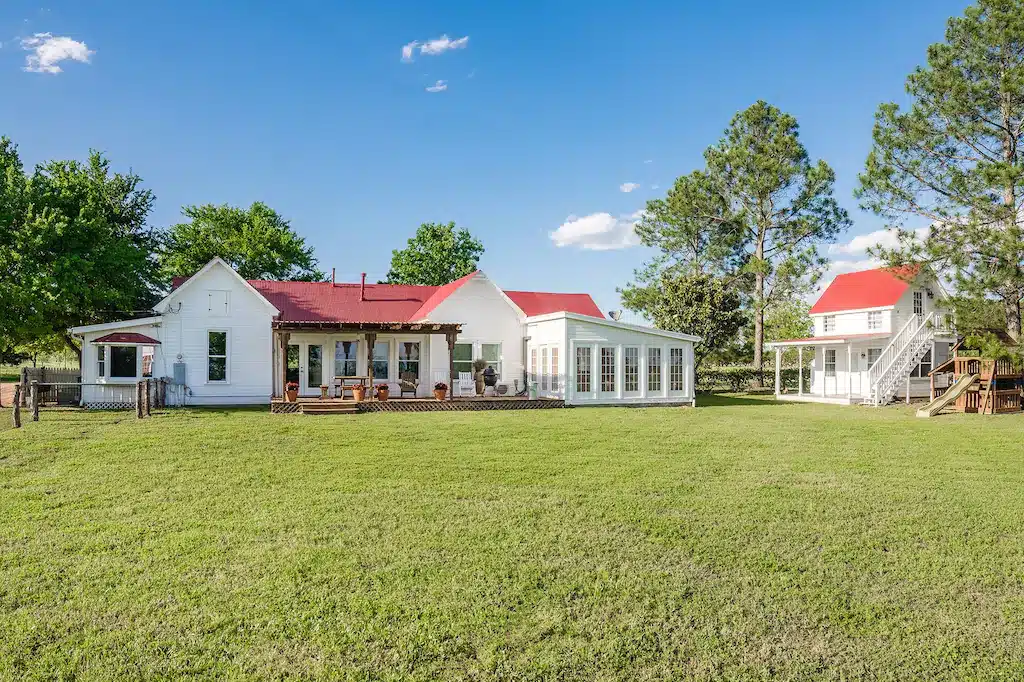 F&W farm house, best places to stay in fredericksburg tx